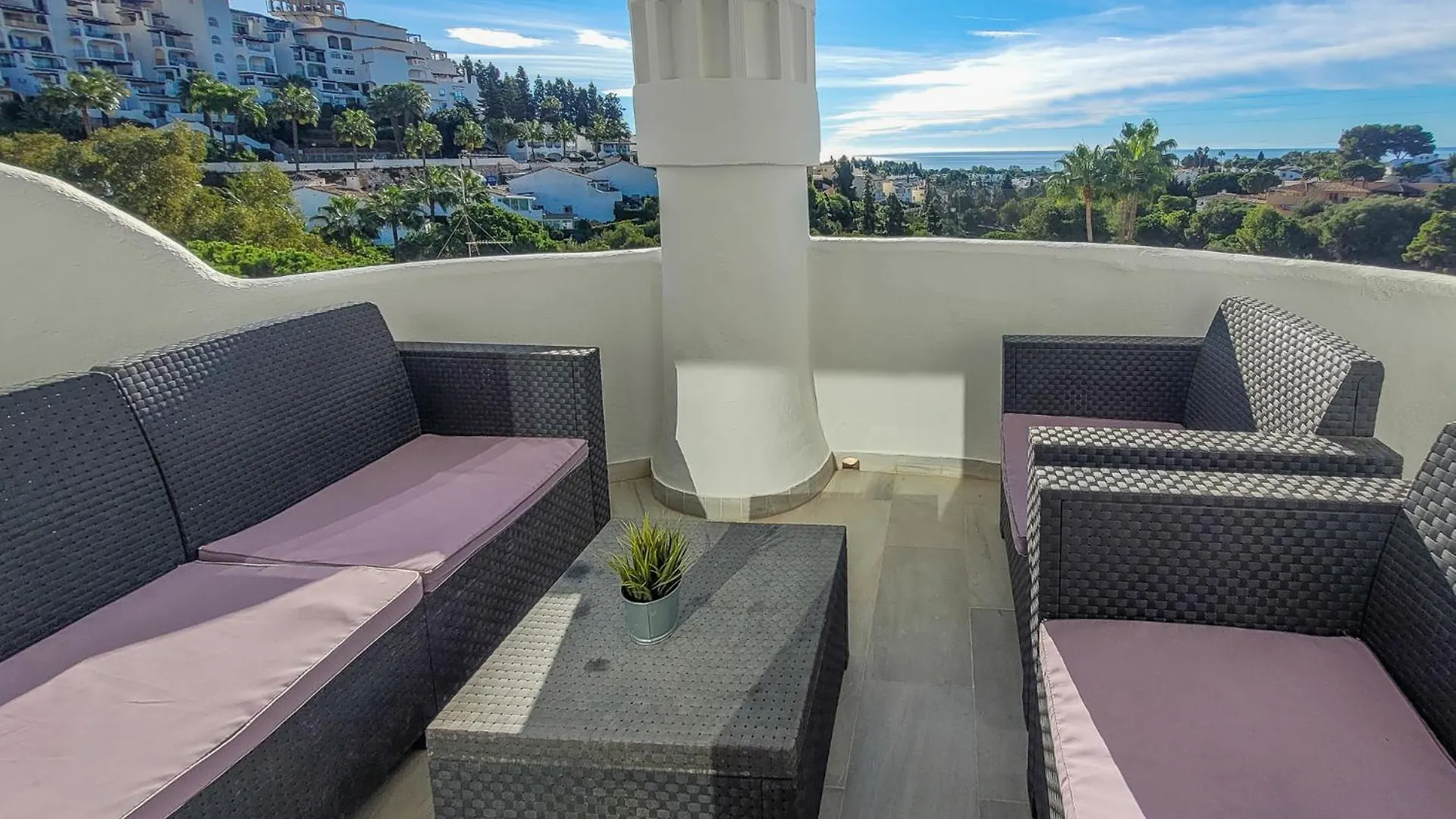 ☆Cozy 2Br Apt. With Sea Views Wifi/Ac/Parking Sitio de Calahonda 0*,  Spain